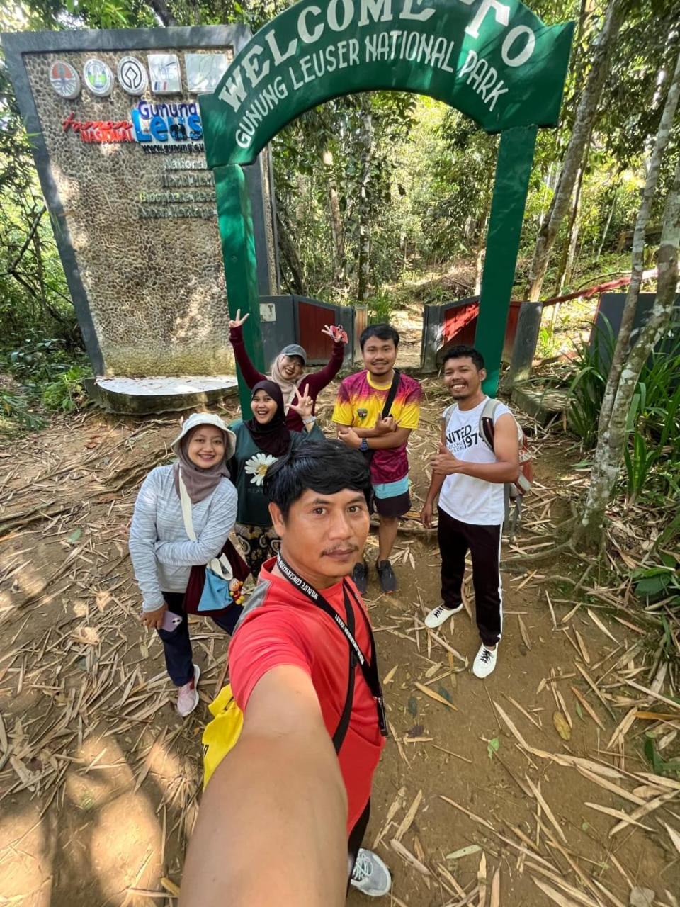 Pongo Guest House & Jungle Trekking Bukit Lawang Extérieur photo