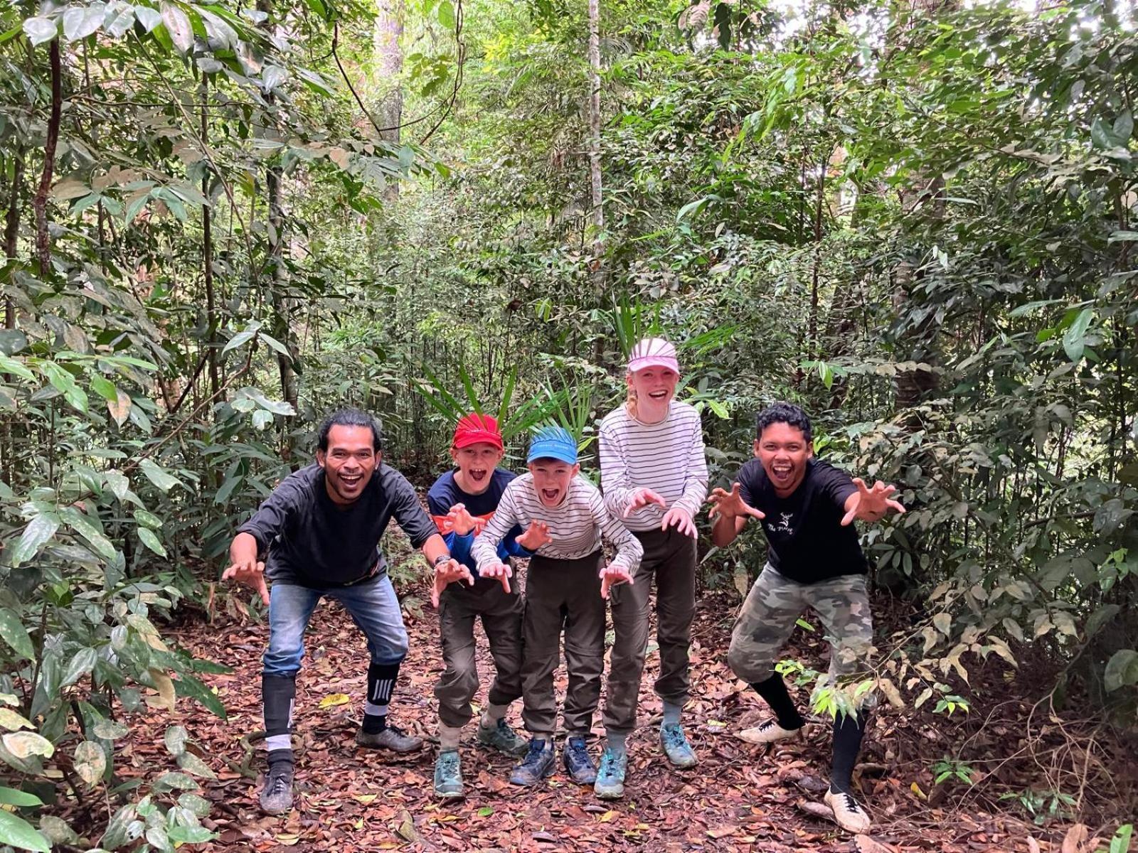 Pongo Guest House & Jungle Trekking Bukit Lawang Extérieur photo